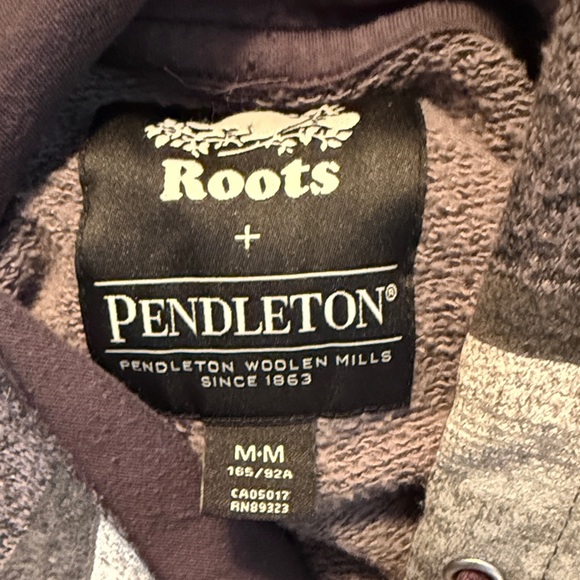 Pendleton Roots Aztec Charcoal Knit with Logo Patch - Picture 6 of 16